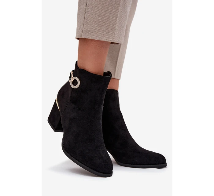 Zateplené dámské kotníkové boty se zlatými detaily na podpatku černé Dorisse