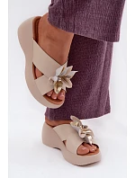 Kožené sandály na platformě s ozdobným květem Vinceza 41511 Béžové