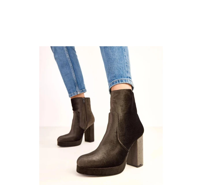 Boty na podpatku model 220583 Solea Boty na podpatku model 220583 Solea