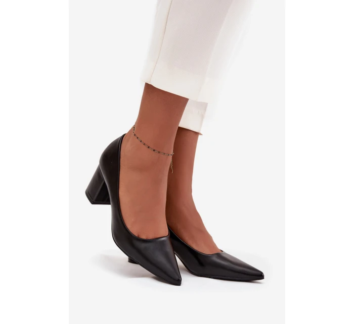 Dámské lodičky na blokovém podpatku se špičatou špičkou Ryvessa – černé Dámské lodičky na blokovém podpatku se špičatou špičkou Ryvessa – černé
