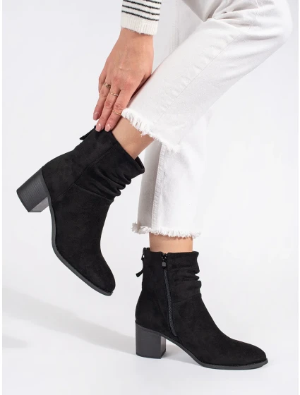 Luxusní dámské kotníčkové boty černé na širokém podpatku Luxusní dámské kotníčkové boty černé na širokém podpatku