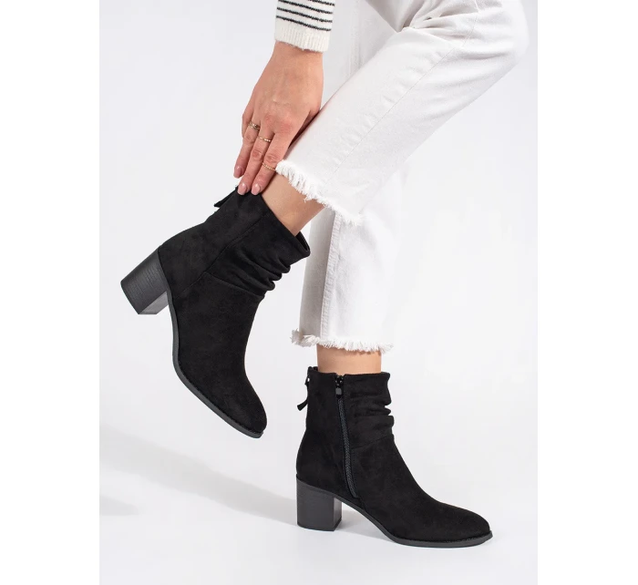 Luxusní dámské kotníčkové boty černé na širokém podpatku Luxusní dámské kotníčkové boty černé na širokém podpatku