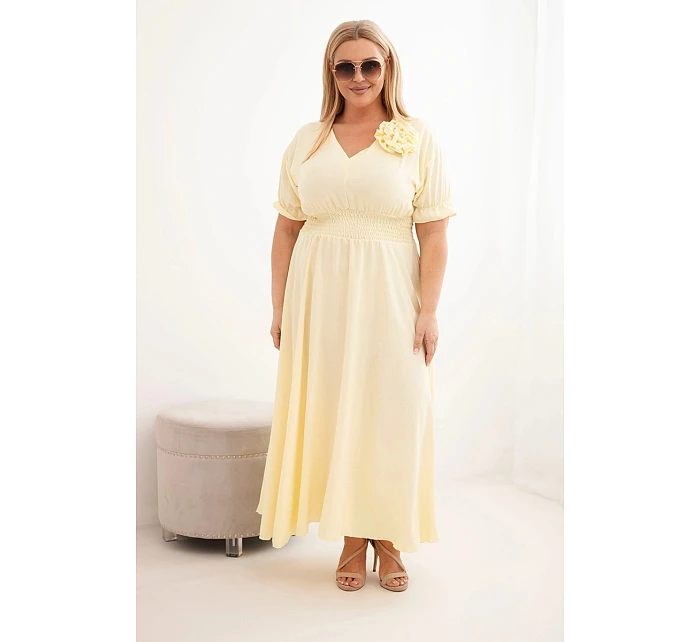 Dámské šaty Plus Size s výstřihem do V a nařaseným pasem žlutá