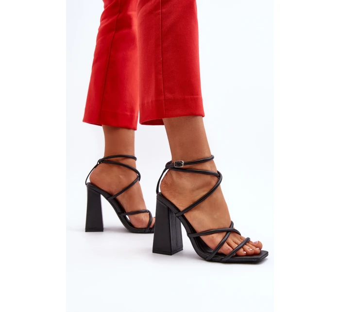 Moderní sandály na podpatku černé model 21650140 - Boto Moderní sandály na podpatku černé model 21650140 - Boto