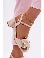 Dámské sandály na podpatku s ozdobným květem Vinceza 20283 Béžové Dámské sandály na podpatku s ozdobným květem Vinceza 20283 Béžové