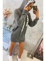 Oversize šaty s kapucí v grafitové barvě Oversize šaty s kapucí v grafitové barvě