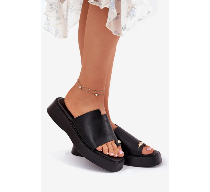 Dámské Pantofle Na Platformě S Dekorativním Detalem Černé model 21696863 - EVENTO