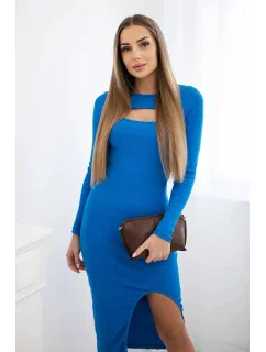 Dámské šaty s průstřihem ve výstřihu chrpově modré