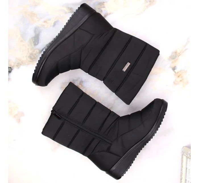 Sněhule vysoké Novinky W EVE436A černá