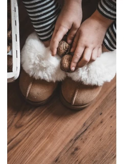 Dětské pantofle s kožešinou model 21639728 - Boto