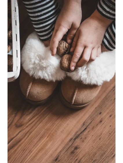 Dětské pantofle s kožešinou model 21639728 - Boto