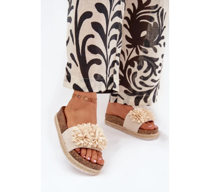 Dámské sandály na platformě s ozdobnými květinami béžové model 21704438 - Boto Dámské sandály na platformě s ozdobnými květinami béžové model 21704438 - Boto