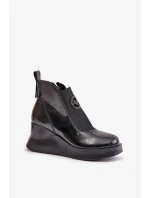 Lakované kotníkové boty na klínku zateplené Vinceza černé Lakované kotníkové boty na klínku zateplené Vinceza černé
