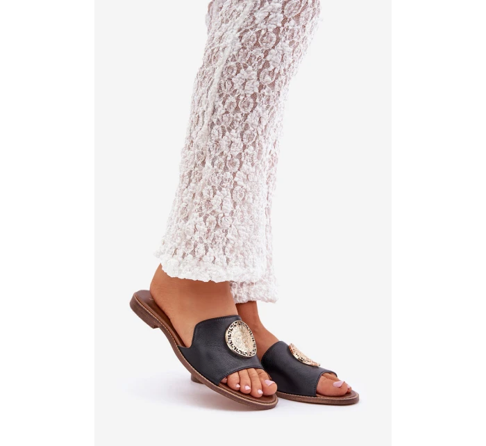 Kožené Pantofle S Dekorací Na Plochém Podpatku Zazoo model 21682278 Černé - Boto Kožené Pantofle S Dekorací Na Plochém Podpatku Zazoo model 21682278 Černé - Boto