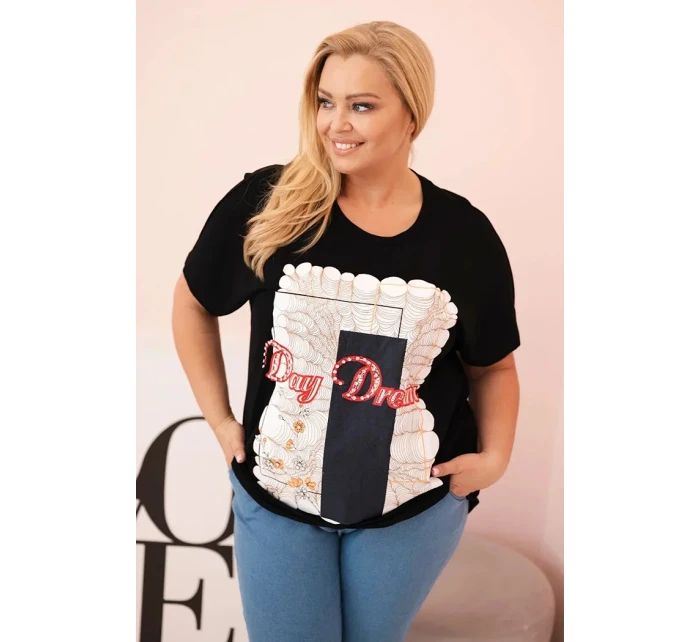 Dámská bavlněná halenka Plus Size s potiskem „Day Dream“ černá + tmavě modrá Dámská bavlněná halenka Plus Size s potiskem „Day Dream“ černá + tmavě modrá