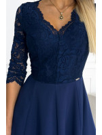 AMBER - Tmavě modré elegantní dámské dlouhé krajkové šaty s výstřihem 309-6