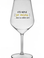 KTO NEPIJE SO MNOU...NECH SA OŽERIE SÁM! - priehľadný nerozbitný pohár na víno 470 ml