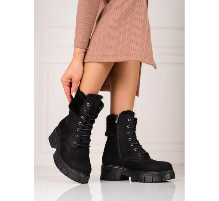 Komfortní dámské kotníčkové boty černé na plochém podpatku Komfortní dámské kotníčkové boty černé na plochém podpatku