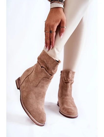 Módní Semišové Boty Na Klínu Béžove model 21600779 - S.Barski Módní Semišové Boty Na Klínu Béžove model 21600779 - S.Barski