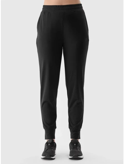 Dámské sportovní rychleschnoucí kalhoty 4F - černé Dámské sportovní rychleschnoucí kalhoty 4F - černé