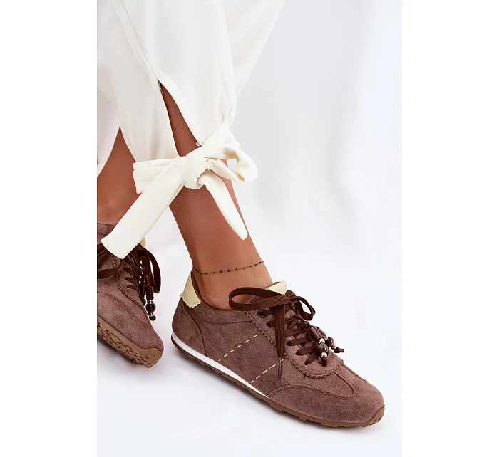 Dámské nízké tenisky s korálky Hnědé model 22095349 - Boto Dámské nízké tenisky s korálky Hnědé model 22095349 - Boto