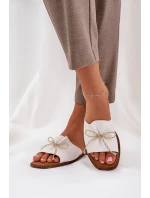 Pantofle Na Plochém Podpatku S Mašlí Bílé model 21684354 - Boto Pantofle Na Plochém Podpatku S Mašlí Bílé model 21684354 - Boto