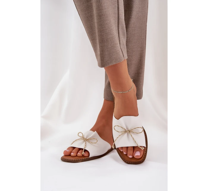 Pantofle Na Plochém Podpatku S Mašlí Bílé model 21684354 - Boto Pantofle Na Plochém Podpatku S Mašlí Bílé model 21684354 - Boto