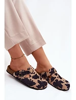 Kožené semišové pantofle s přezkou v  1905 model 22125824 - Zazoo