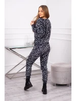 Velurová souprava v černé barvě s leopardím potiskem Velurová souprava v černé barvě s leopardím potiskem