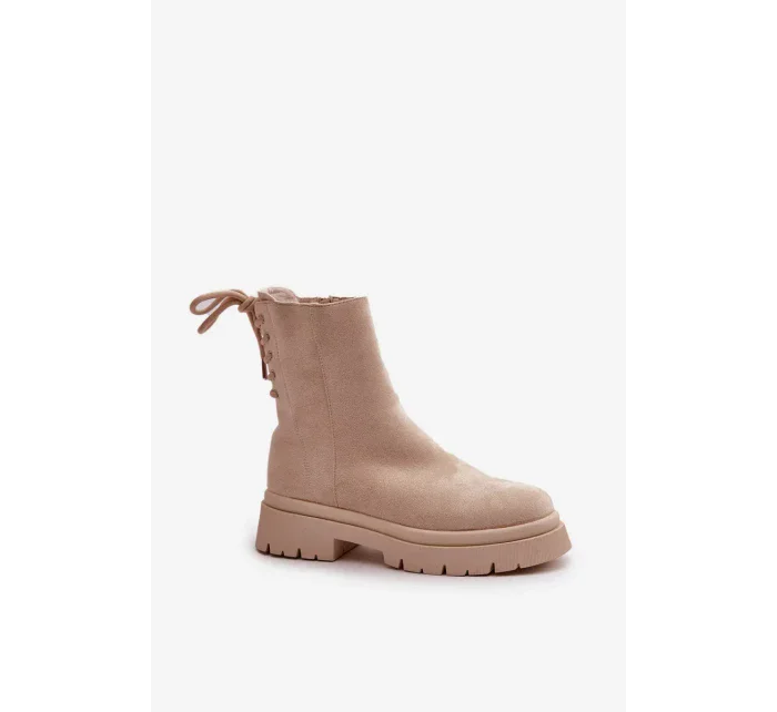 Semišové kotníkové boty na plochém podpatku šněrovací béžové model 20712785 - Kesi Semišové kotníkové boty na plochém podpatku šněrovací béžové model 20712785 - Kesi
