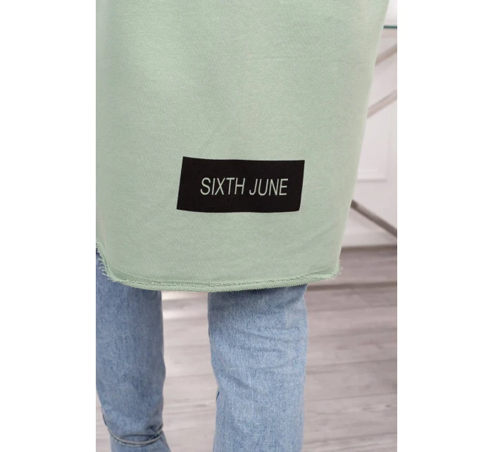 Pláštěnka světle mátové barvy s nápisy