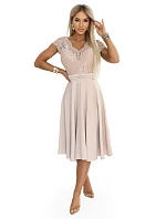 šifonové šaty s krajkovým výstřihem béžové model 22104257 - numoco