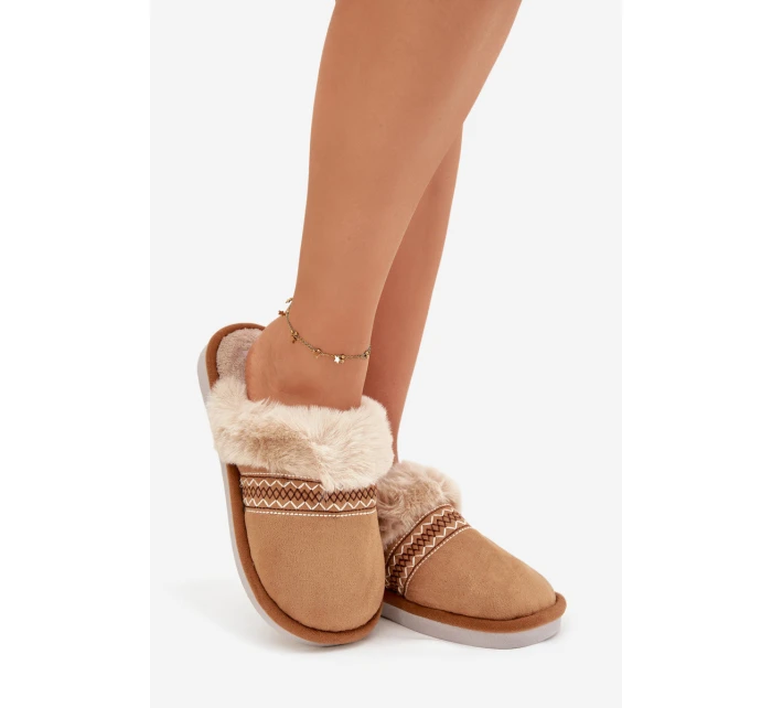 Dámské pantofle s kožešinou a výšivkou Camel Devianne Dámské pantofle s kožešinou a výšivkou Camel Devianne