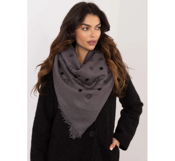 Šála AT SZ model 20595629 tmavě šedá - FPrice Šála AT SZ model 20595629 tmavě šedá - FPrice