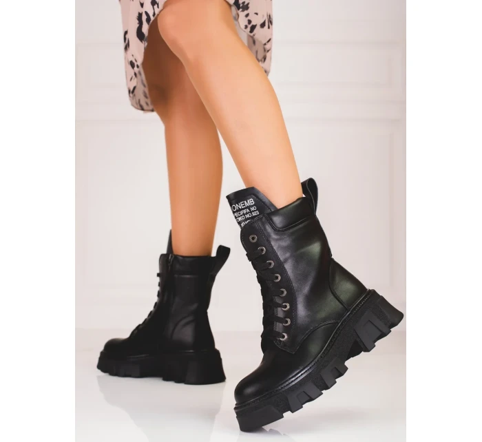 Trendy kotníčkové boty dámské černé na plochém podpatku Trendy kotníčkové boty dámské černé na plochém podpatku