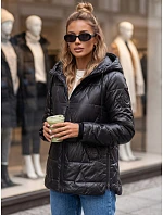 Kurtka damska przejściowa pikowana z kapturem czarna model 22342182 - FashionStreet Kurtka damska przejściowa pikowana z kapturem czarna model 22342182 - FashionStreet