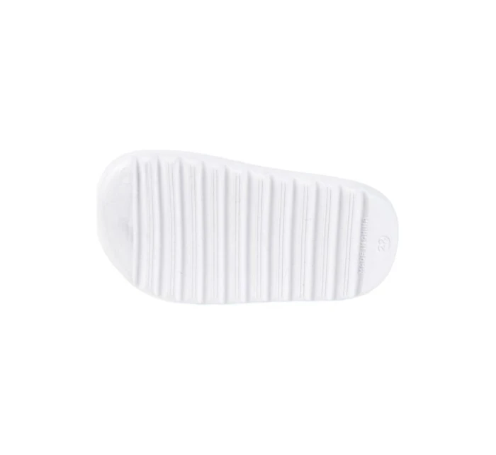 Real Madrid žabky k bazénu bílé Jr sandály model 21217148 - Real Madryt Real Madrid žabky k bazénu bílé Jr sandály model 21217148 - Real Madryt