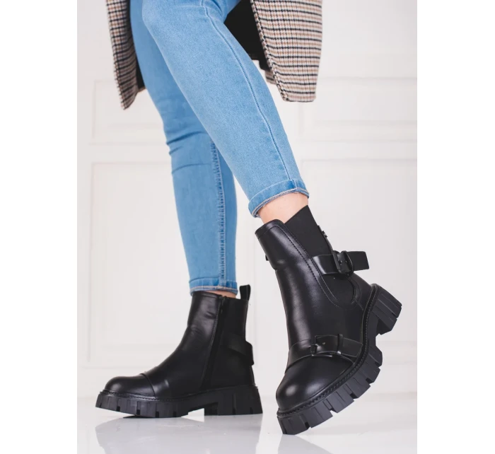 Krásné  kotníčkové boty dámské černé na plochém podpatku