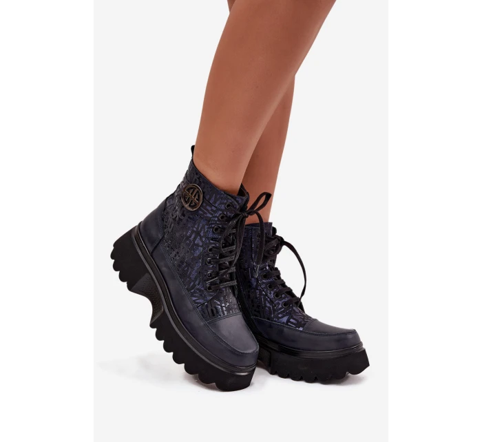 Kožené dámské boty na platformě s nápisy a ozdobným detailem Artiker 57C2271 tmavě modré