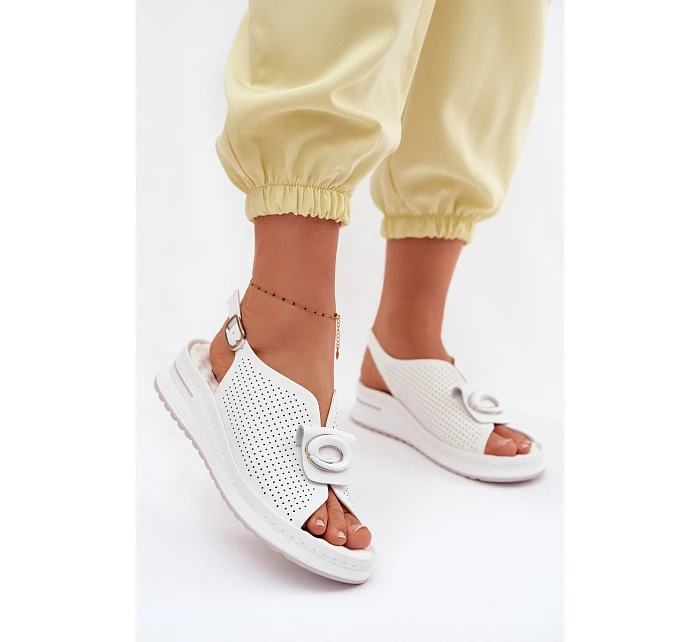 Kožené dámské sandály s ozdobným detailem bílé Deliva