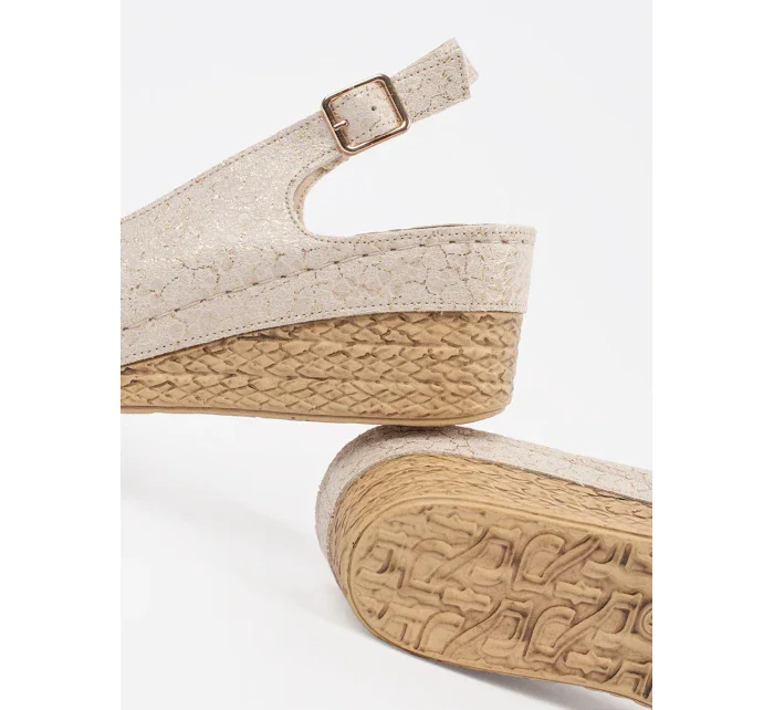 Krásné dámské  sandály hnědé na klínku