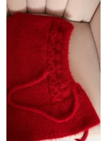 Dámská čepice s kapucí, šněrováním a copánkovým vzorem červená