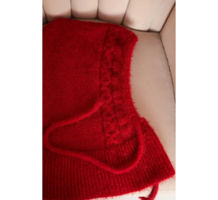 Dámská čepice s kapucí, šněrováním a copánkovým vzorem červená