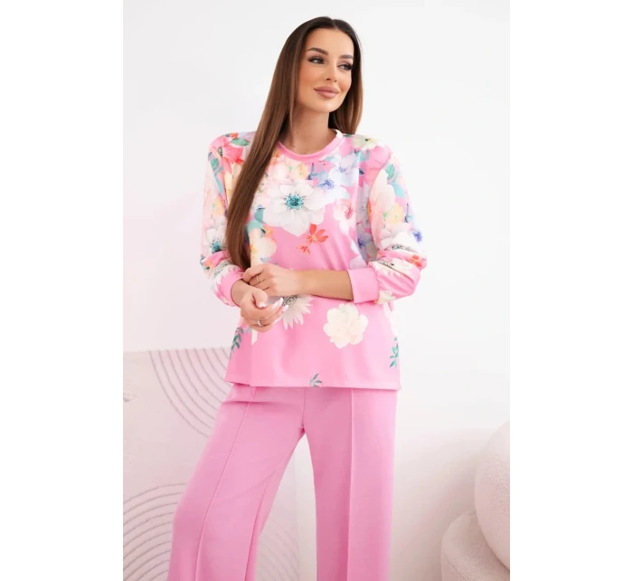 Dámský komplet z máslové viskózy s květinovým vzorem a širokými nohavicemi světle růžový