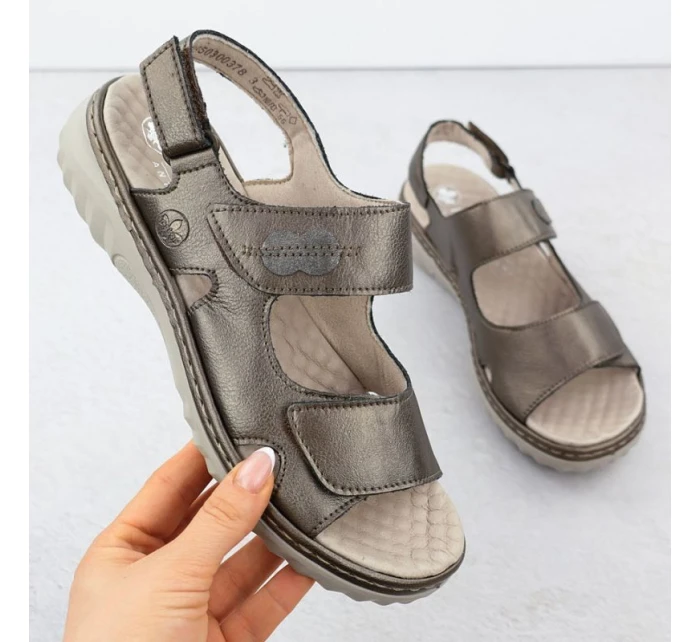 Dámské kožené hnědé sandály model 21904849 na suchý zip - Rieker Dámské kožené hnědé sandály model 21904849 na suchý zip - Rieker
