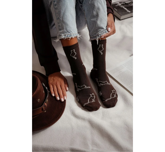Dámské bavlněné ponožky model 21713033 kočky Čokoládové - Milena Dámské bavlněné ponožky model 21713033 kočky Čokoládové - Milena
