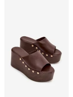 Dámské nazouváky na platformě s nýty čokoládové Mareline Dámské nazouváky na platformě s nýty čokoládové Mareline