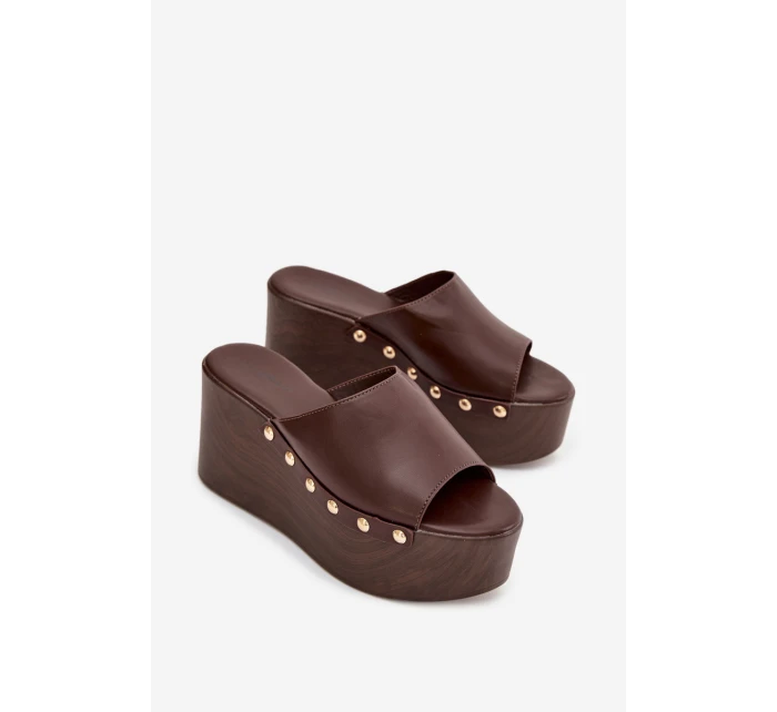 Dámské nazouváky na platformě s nýty čokoládové Mareline Dámské nazouváky na platformě s nýty čokoládové Mareline
