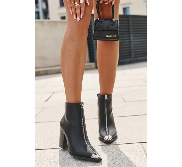 Dámské kotníčkové boty na klínku s ozdobným zipem Černé model 21709047 - Boto Dámské kotníčkové boty na klínku s ozdobným zipem Černé model 21709047 - Boto