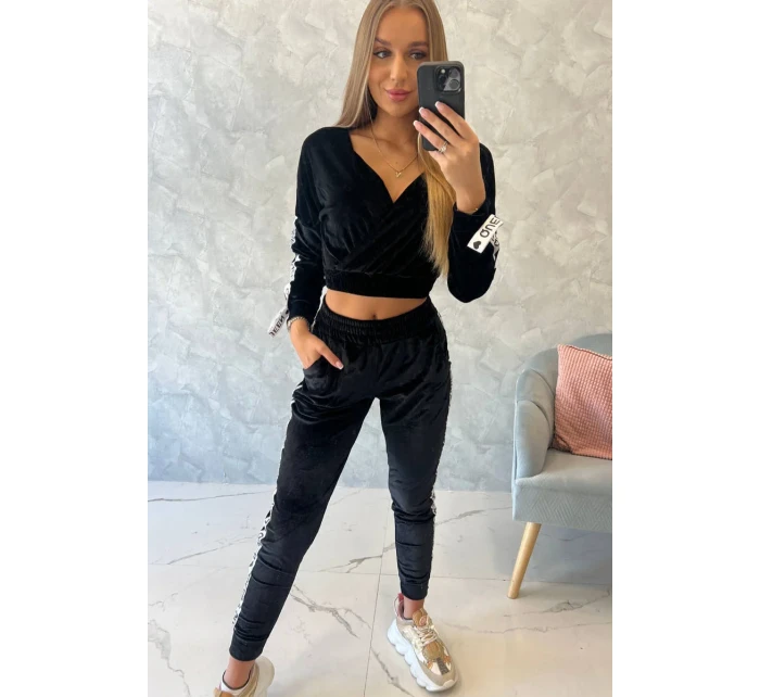 Velurová souprava s nápisem Queen black Velurová souprava s nápisem Queen black